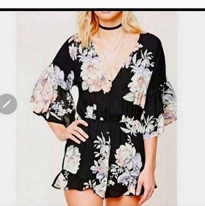 Nwot Forever 21 floral romper 3x